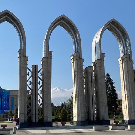 Стильная Студия Shadow Атакент Almaty Eksteriør billede